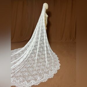 Elegant White Lace Mantila Bridal Veil